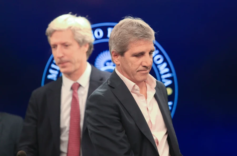 Luis Caputo y Santiago Bausili mantuvieron una reuni&oacute;n con bancos este lunes.