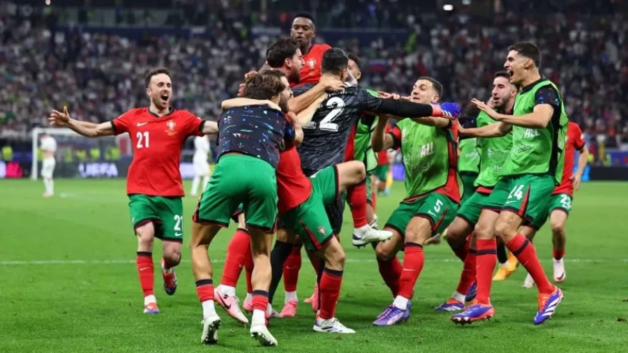 FESTEJO CON SUFRIMIENTO./ Portugal era favorito, pero pas&oacute; en los penales.