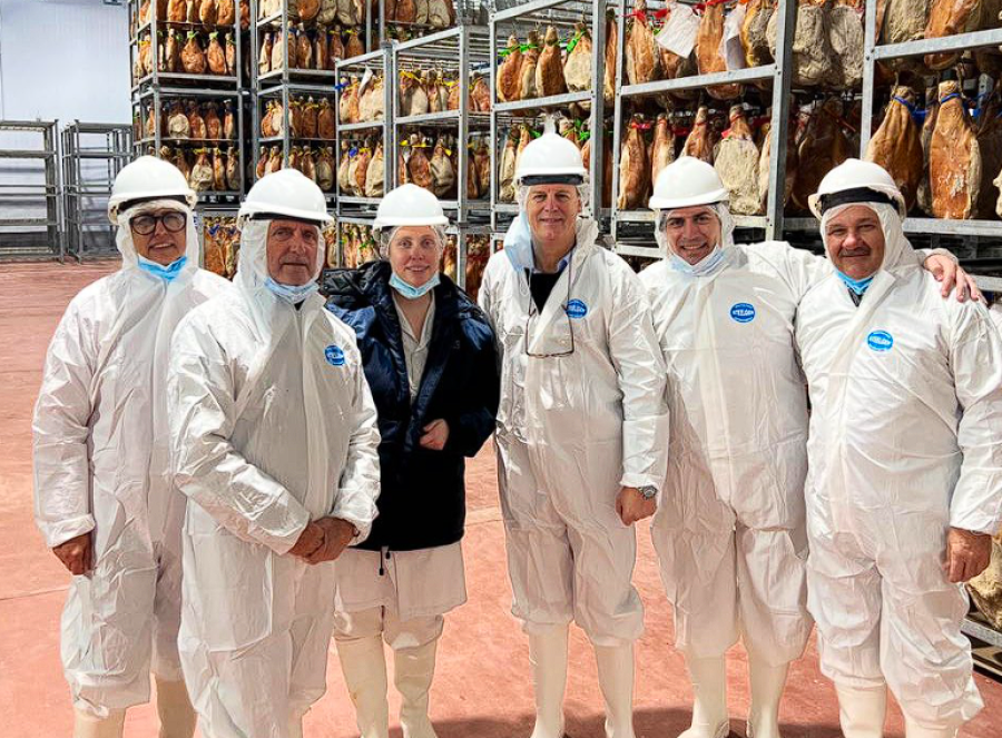 RECORRIDA. Elbio Laucirica visit&oacute; la planta de UNCOGA, se reuni&oacute; con dirigentes y resalt&oacute; el potencial de la cadena.