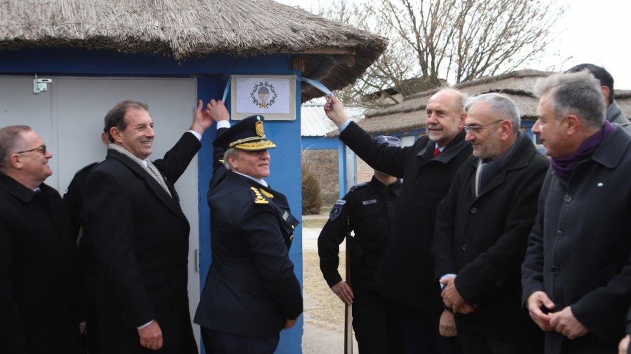JUNIO 2022. Perotti encabez&oacute; la inauguraci&oacute;n en el quincho del Aut&oacute;dromo de una escuela policial improvisada, sin estructura.