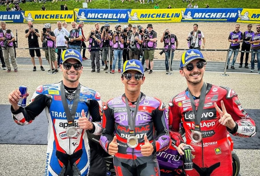 Oliveira (2&deg;),Mart&iacute;n (1&deg;) y Bagnaia (3&deg;) en el podio del sprint de Alemania.