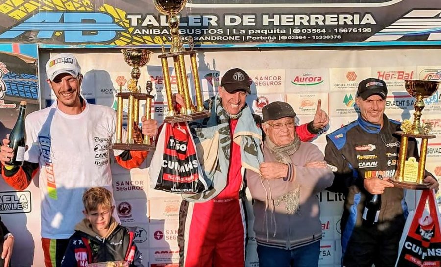 Osmar Garbagnoli en el podio con Ezequiel Garc&iacute;a, Cristian Molardo y Mariano Garc&iacute;a.