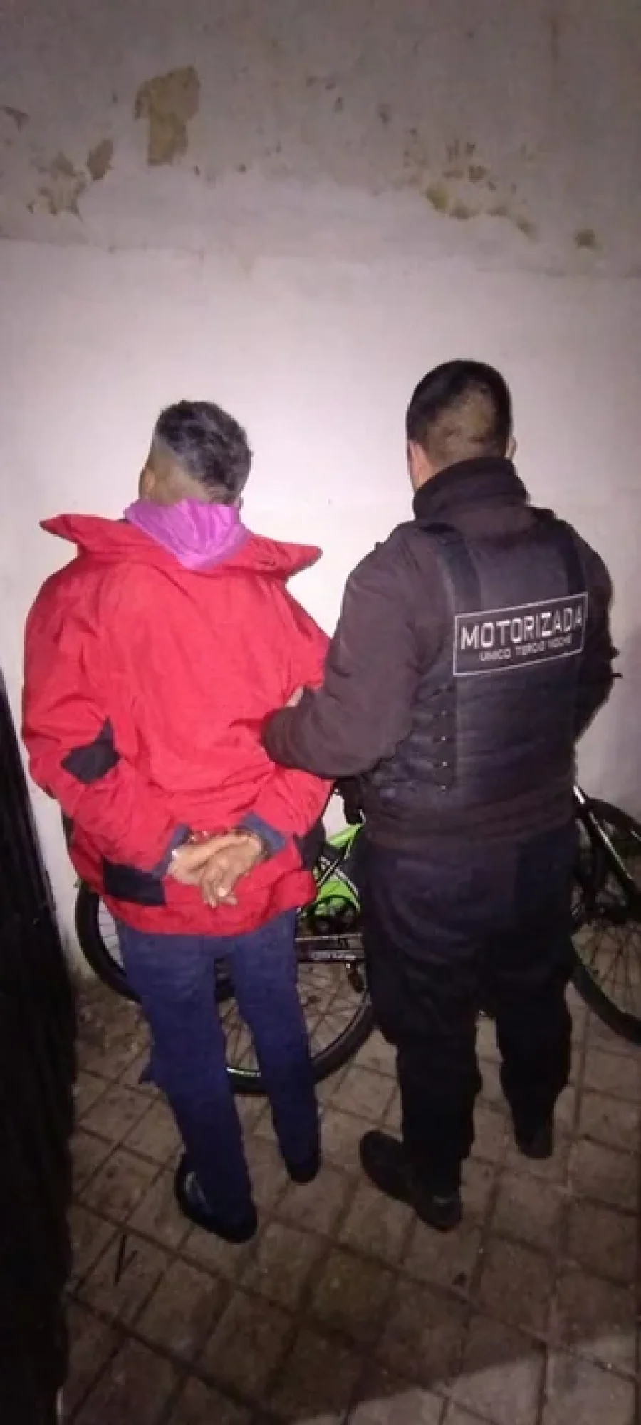 Se concret&oacute; la detenci&oacute;n del hombre de 44 a&ntilde;os y se comprob&oacute; que para ingresar a la vivienda tuvo que romper la puerta de entrada.