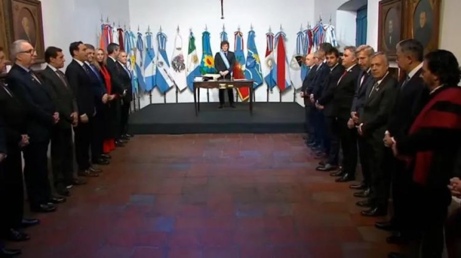 el Presidente y 18 Gobernadores firmaron el acta.