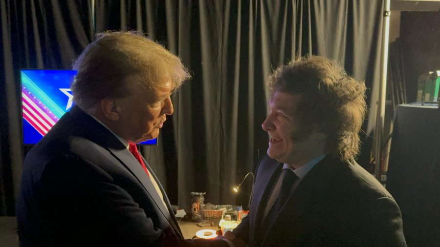 JUNTOS. Milei junto a Donald Trump en la Conferencia Pol&iacute;tica de Acci&oacute;n Conservadora.
