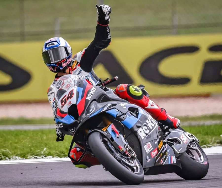 Toprak Razgatlioglu se impuso en las tres carreras del fin de semana con la BMW.