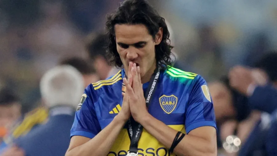 Cavani sufri&oacute; una molestia durante la pr&aacute;ctica de Boca y no viajar&aacute; a Ecuador
