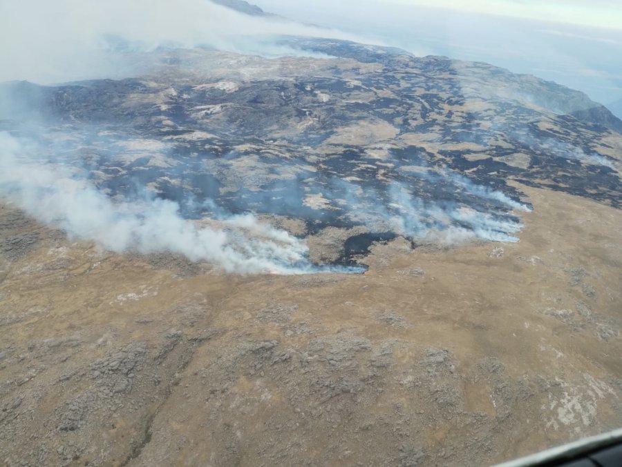 El fuego afecta la zona del cerro Champaqu&iacute;.
