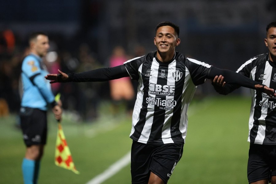 Rodrigo Atencio marc&oacute; los dos goles para la gran victoria de Central C&oacute;rdoba.