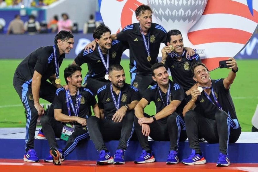 HACEDORES. El cuerpo t&eacute;cnico del seleccionado argentino liderado por Lionel Scaloni.