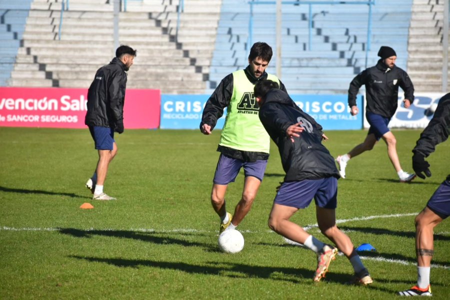 LUCAS ALBERTENGO. Será uno de los de ofensiva en el juego ante Nueva Chicago. Capitán y referente.