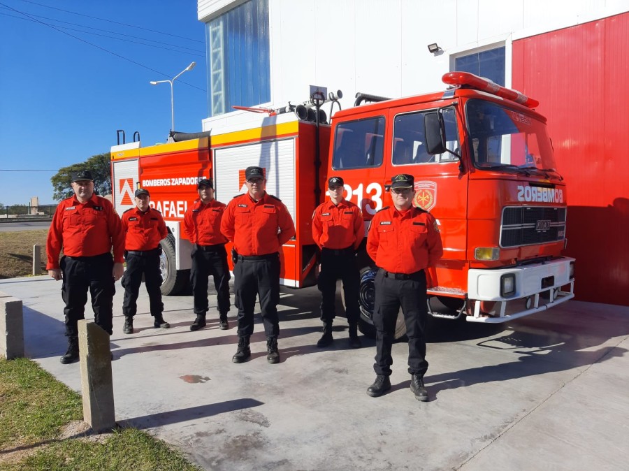 Numerarios del Cuartel Norte de Bomberos Zapadores se hicieron presentes r&aacute;pidamente en la empresa afectada.