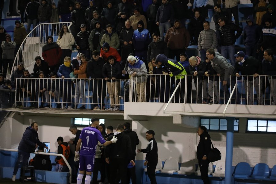 EL EQUIPO SE RETIR&Oacute; REPUDIADO POR SU P&Uacute;BLICO