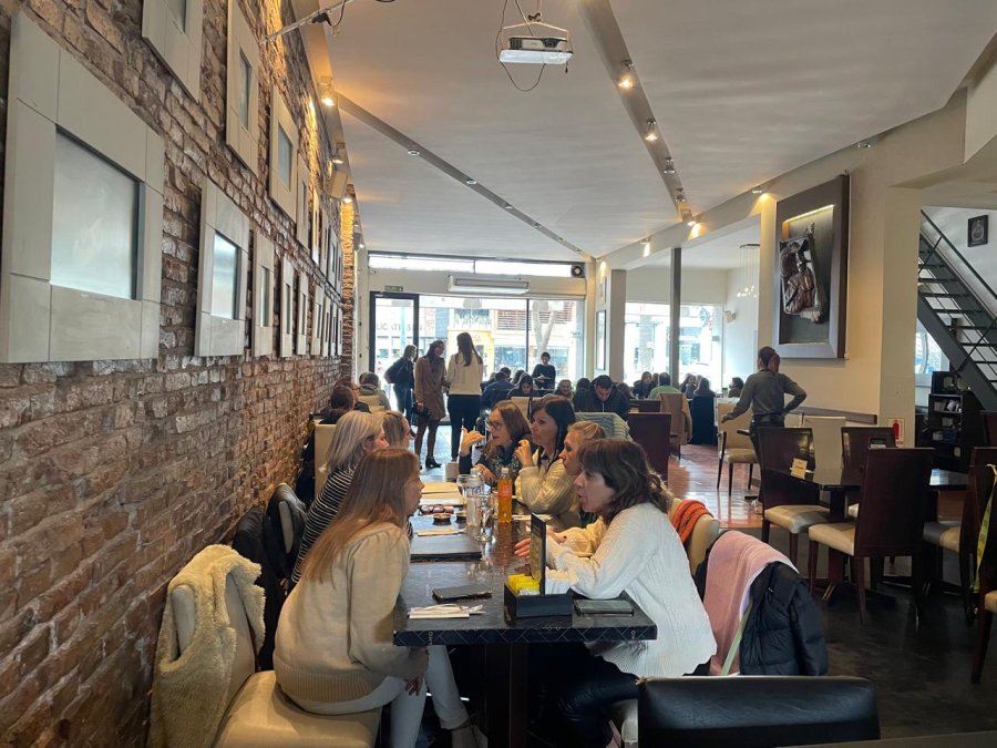 Un grupo de amigas celebró el Día de la Amistad en Cyrano Bar.