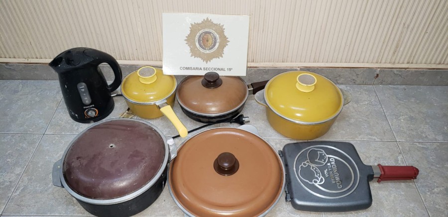 En un allanamiento en Barrio Jard&iacute;n secuestraron elementos de cocina malhabidos.
