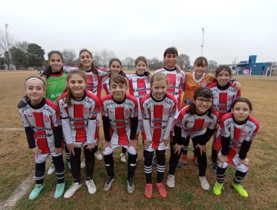 CAMPEONAS./ Las peque&ntilde;as de la categor&iacute;a Sub 12 de 9 de Julio.