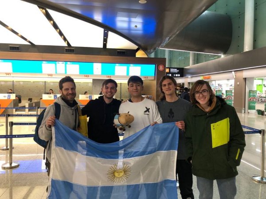 El equipo argentino al arriobar a Riad.