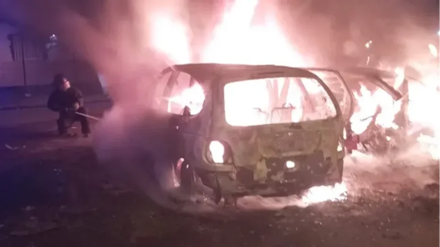 El incendio habr&iacute;a sido provocado por el due&ntilde;o de uno de los autos incautados.