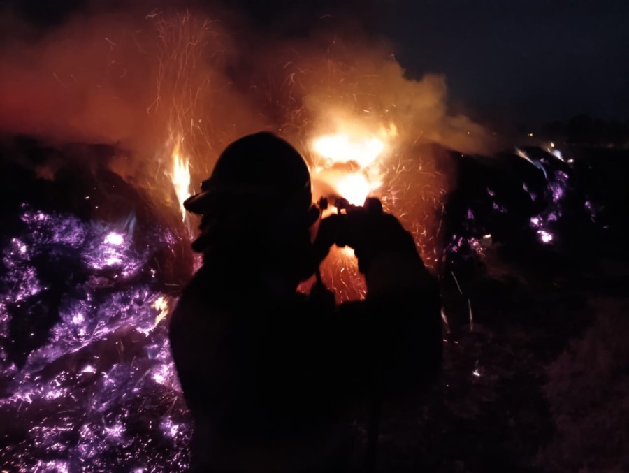 Esta vez se incendiaron otros 30 rollos, en adyacencias del predio del Aut&oacute;dromo local.