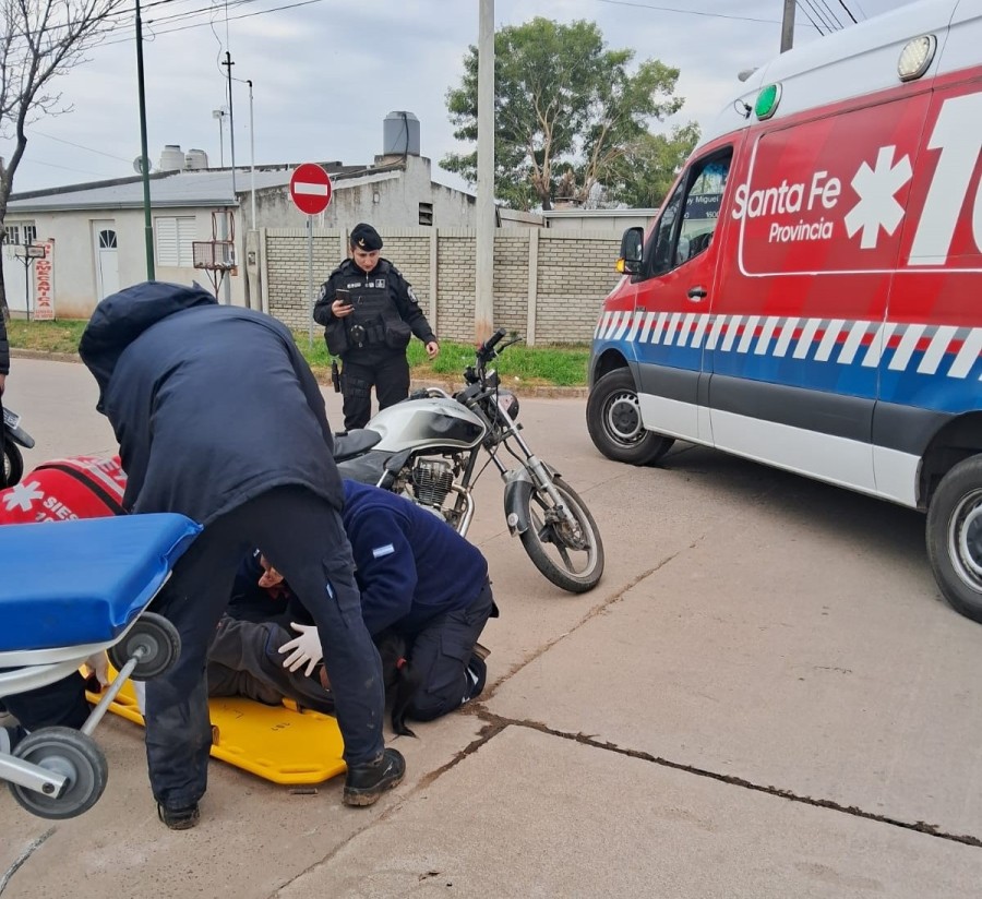 Emergencias SIES 107 traslad&oacute; a los accidentados en barrio G&uuml;emes para una mejor atenci&oacute;n.