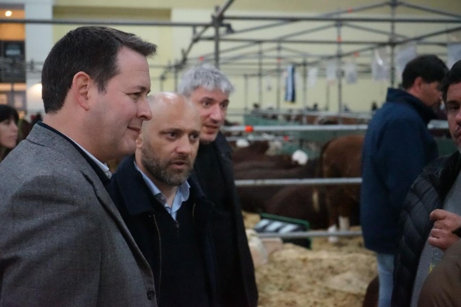 RECORRIDA. Junto a Ignacio M&aacute;ntaras, el ministro visit&oacute; Palermo. La provincia reconoci&oacute; a caba&ntilde;as.