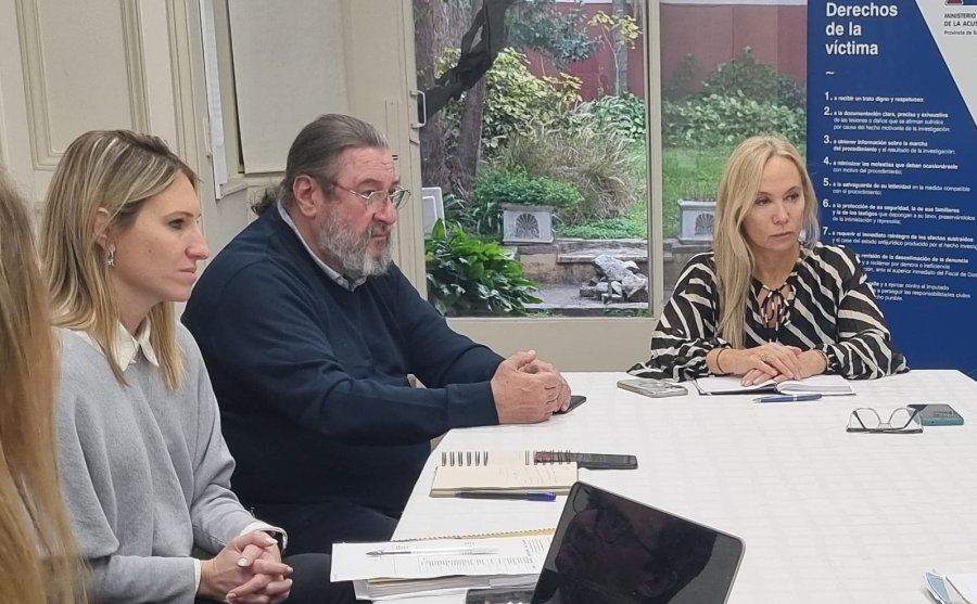 CECILIA VRANICICH. La Fiscal General mantuvo una reuni&oacute;n de trabajo con funcionarios del gobierno provincial.
