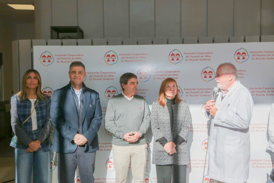 Las autoridades durante el acto inaugural.