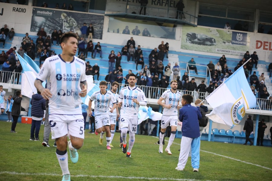LA CREMA VISITA A MOR&Oacute;N CON LA GRAN ILUSI&Oacute;N DE TERMINAR CON LA RACHA DE 9 SIN GANAR