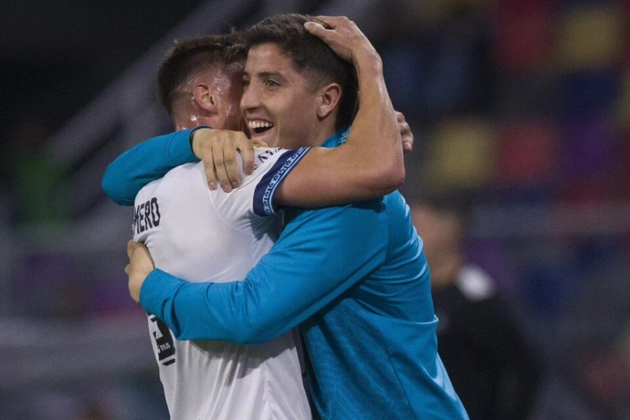 Braian Romero festeja el primer gol del partido