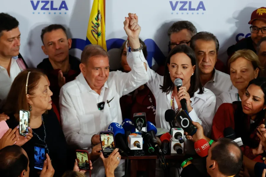 El candidato a la presidencia de Venezuela, Edmudo Gonz&aacute;lez Urrutia y la l&iacute;der opositora venezolana, Mar&iacute;a Corina Machado.