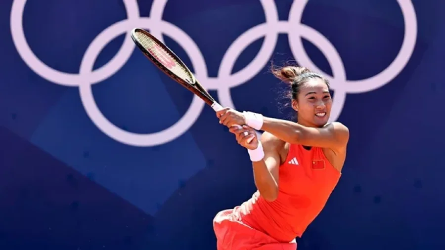 Zheng dio el golpe en Par&iacute;s y elimin&oacute; a la casi imbatible Swiatek.