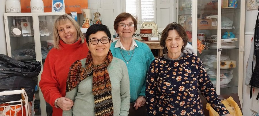 VOLUNTARIAS SOLIDARIAS. Hayde&eacute; de Ricca, Susana Alarc&oacute;n, Marta de Andreo y Silvia Gramaglia en la sede del Voluntariado.