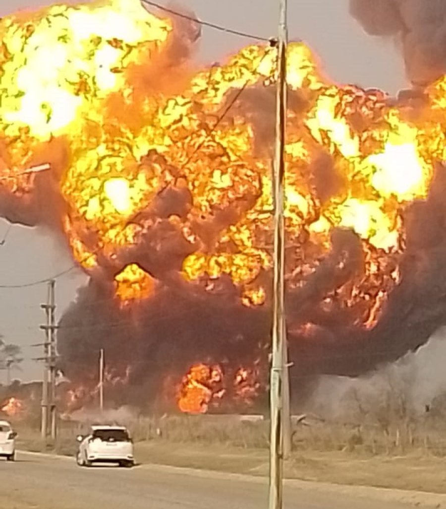 El fuego afect&oacute; una planta de almacenamiento de combustible de Lehmann.