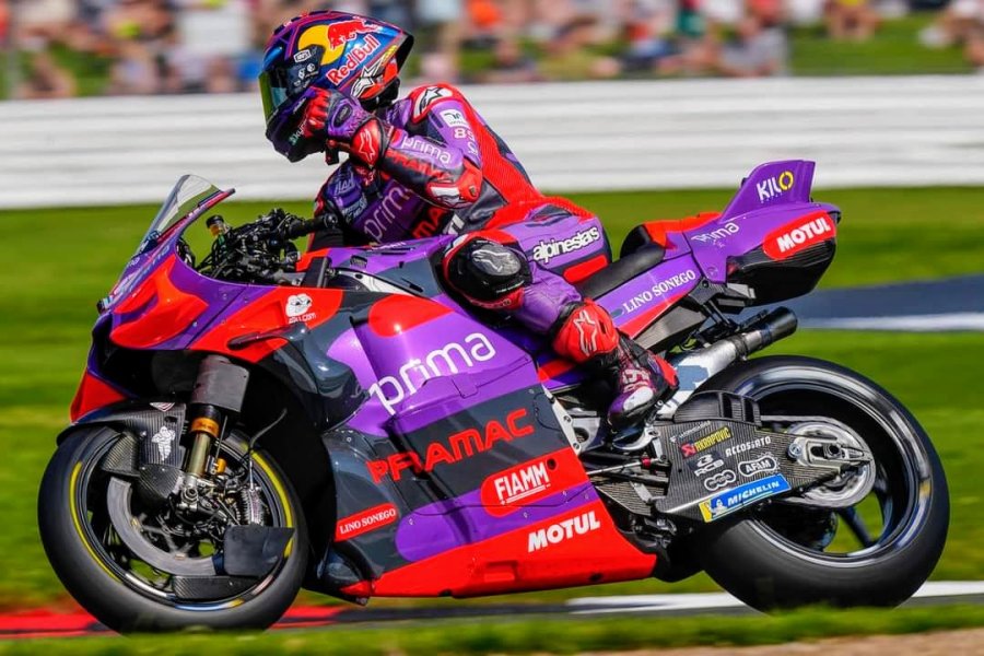Jorge Mart&iacute;n logr&oacute; el mejor tiempo del viernes con la Ducati en el circuito de Silverstone.