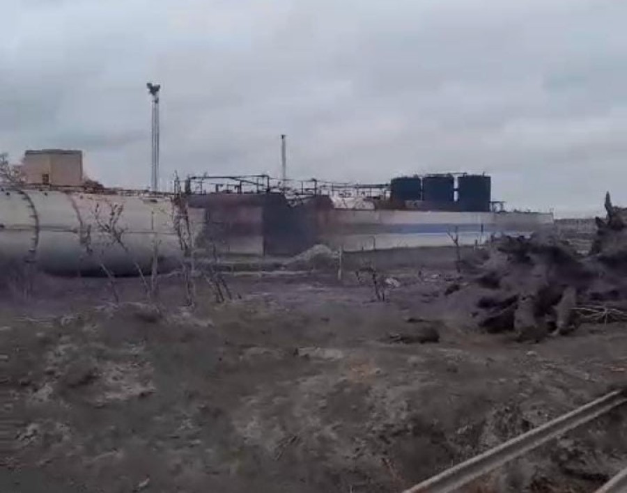 As&iacute; se presentaba la planta afectada hoy, transcurridas 24 hs. de la explosi&oacute;n de combustibles.
