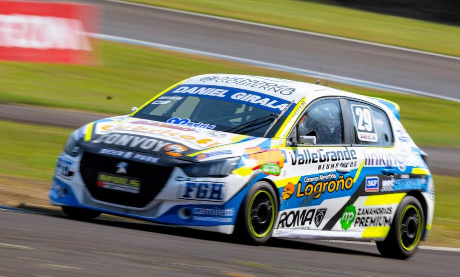 Gonzalo Antol&iacute;n venci&oacute; en la serie m&aacute;s r&aacute;pida de la Clase 2 con el Peugeot 208.