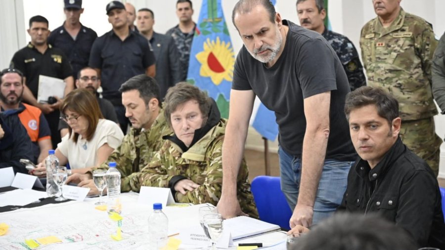Milei y Kicillof en Bah&iacute;a Blanca a comienzos de a&ntilde;o.