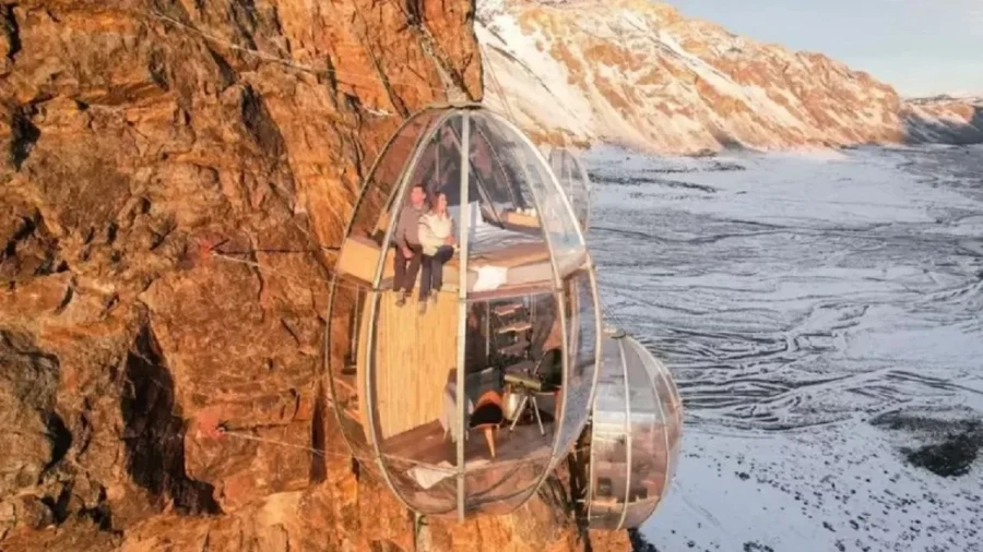 Las c&aacute;psulas transparentes est&aacute;n "embutidas" en la monta&ntilde;a con vistas imponentes.