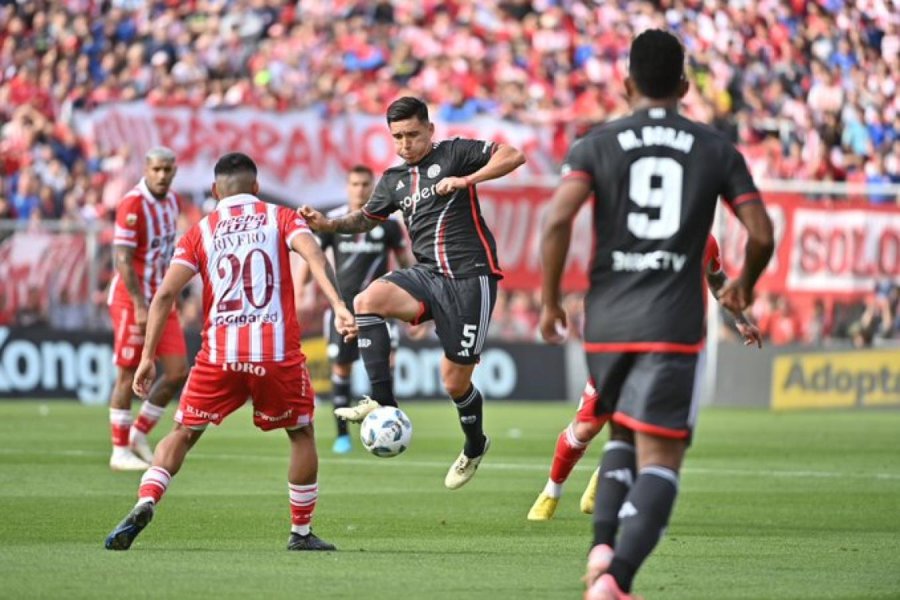 UNI&Oacute;N Y RIVER NO SE SACARON DIFERENCIAS EN SANTA FE