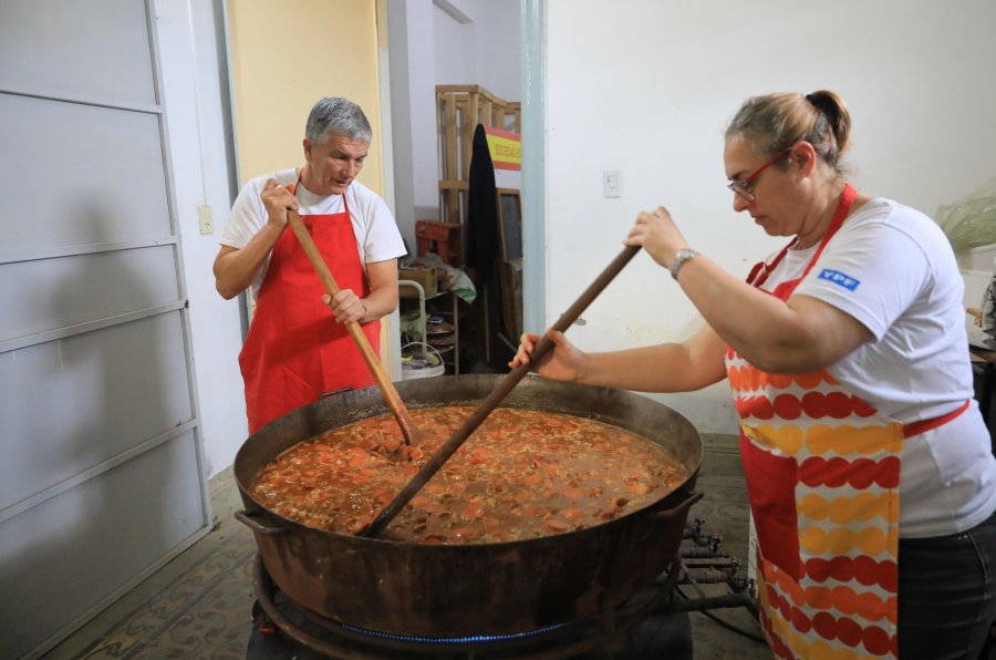 Jorge Muriel y mar&iacute;a In&eacute;s Monteverde en plena labor.