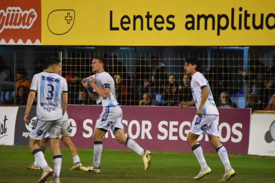 KEVIN JAPPERT Y TODO ATL&Eacute;TICO CELEBRAN EL GOL DEL TRIUNFO