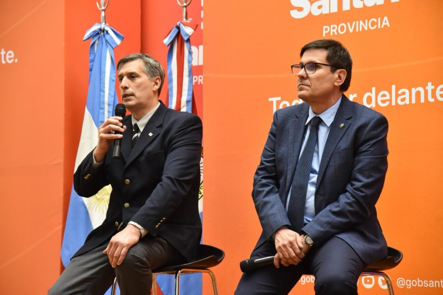 INCREMENTOS. Los ministros de Econom&iacute;a, Pablo Olivares, y de Educaci&oacute;n, Jos&eacute; Goity, afirmaron que ma&ntilde;ana pagar&aacute; por complementaria el aumento de julio a todos los docentes y administraci&oacute;n central.