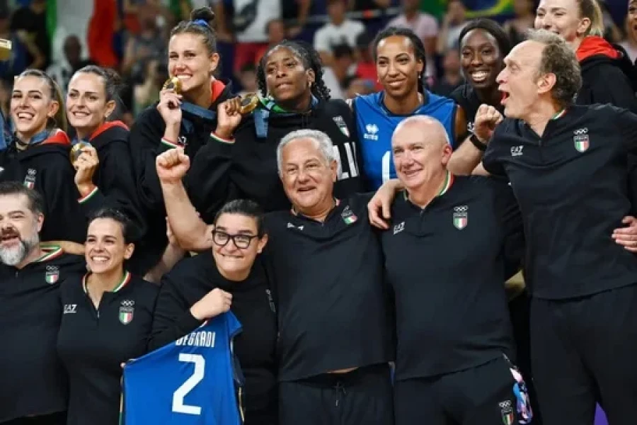 UN MAESTRO./ Julio Velasco gui&oacute; al oro a la selecci&oacute;n italiana de voley.