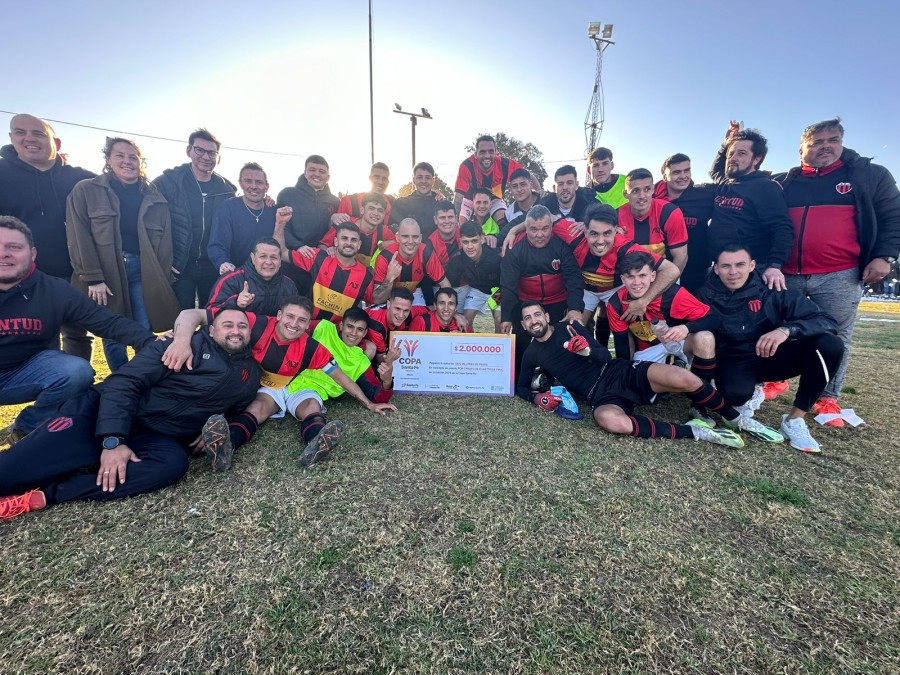SIGUE./ Juventud de Esperanza festej&oacute; como local.