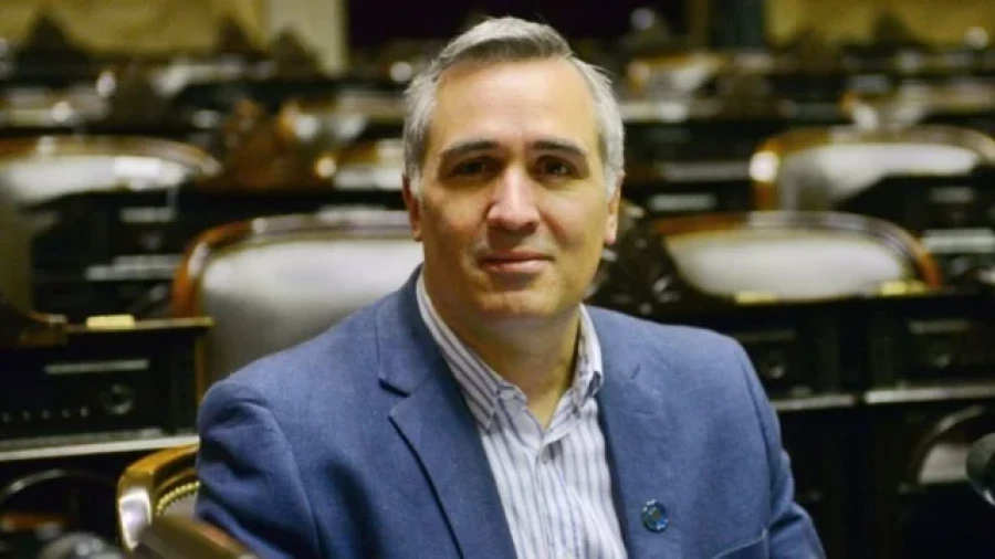 Present&oacute; la renuncia impulsado por el Gobierno.