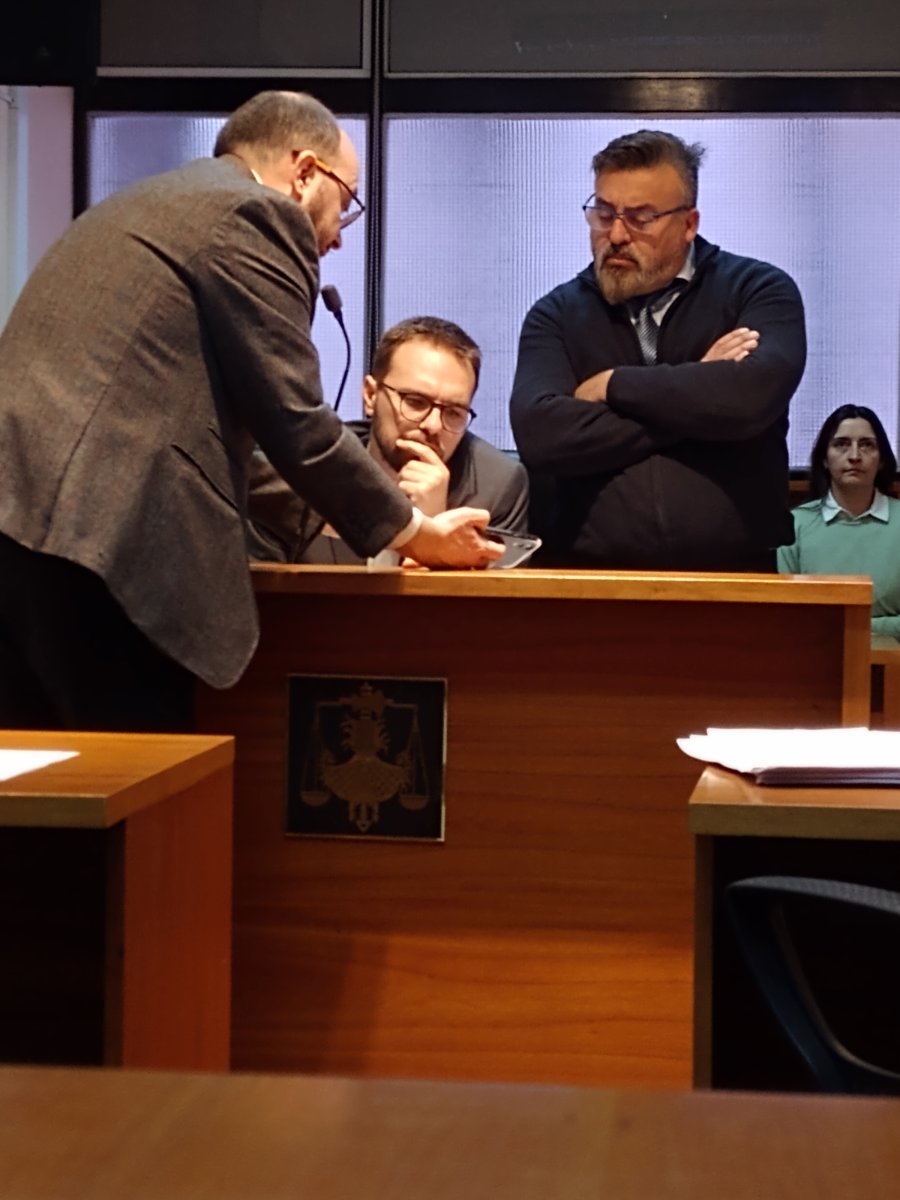 En un tramo de la audiencia el fiscal Loyola, exhibi&oacute; ante el juez Stegmayer y la defensa del imputado los videos donde se observaba la mec&aacute;nica del accidente.