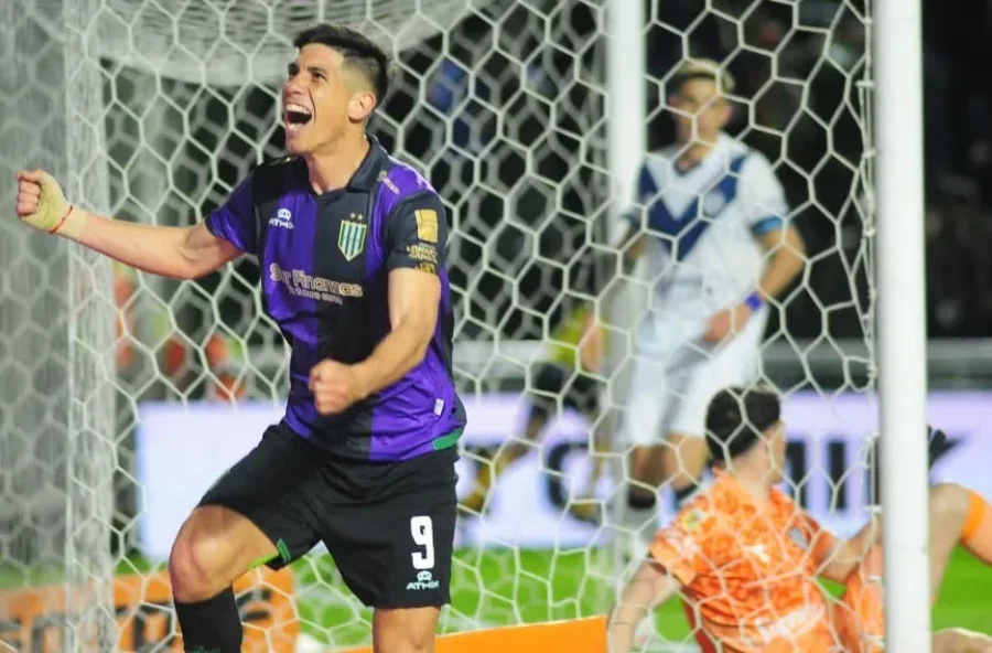 Festejo de gol de Bruno Sep&uacute;lveda en Banfield vs. V&eacute;lez