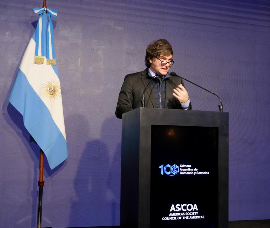 IMPUESTOS. El presidente Javier Milei asegur&oacute; el mi&eacute;rcoles, al disertar ante el Consejo de las Am&eacute;ricas, que seguir&aacute; bajando impuestos: "Cuando sobren recursos, vamos a bajar impuestos, y es algo que