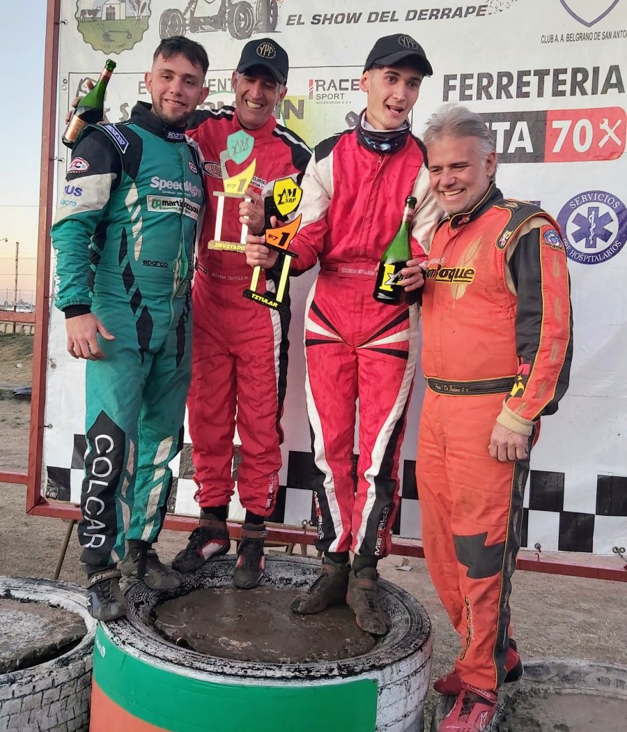PODIO. Dino Di Palma, Cristian Molardo, Jerem&iacute;as Molardo y Patricio Di Palma tras la final del Power.