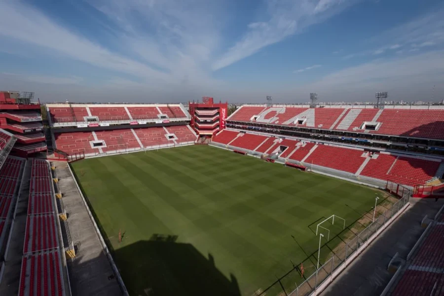 INSPECCIONADO./ El estadio estuvo cuestionado por fallas en las tribunas.